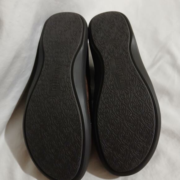 Alegria by PG Lite Duette Fudge 39 US 8.5  Unworn Slip-On Flats Casual - Picture 10 of 10